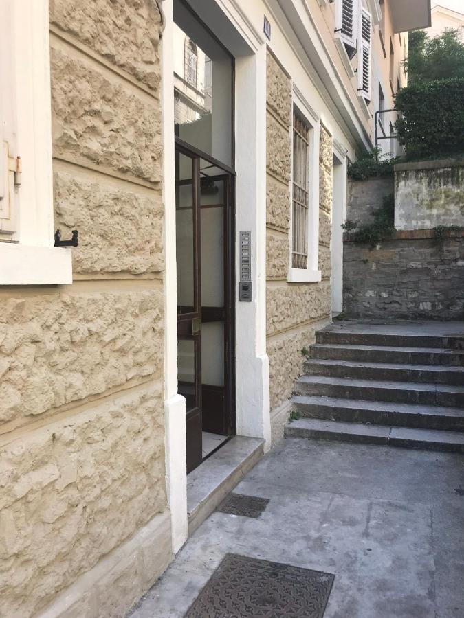 Alla Scalinata Del Teatro Rossetti Parcheggio Trieste Exterior photo