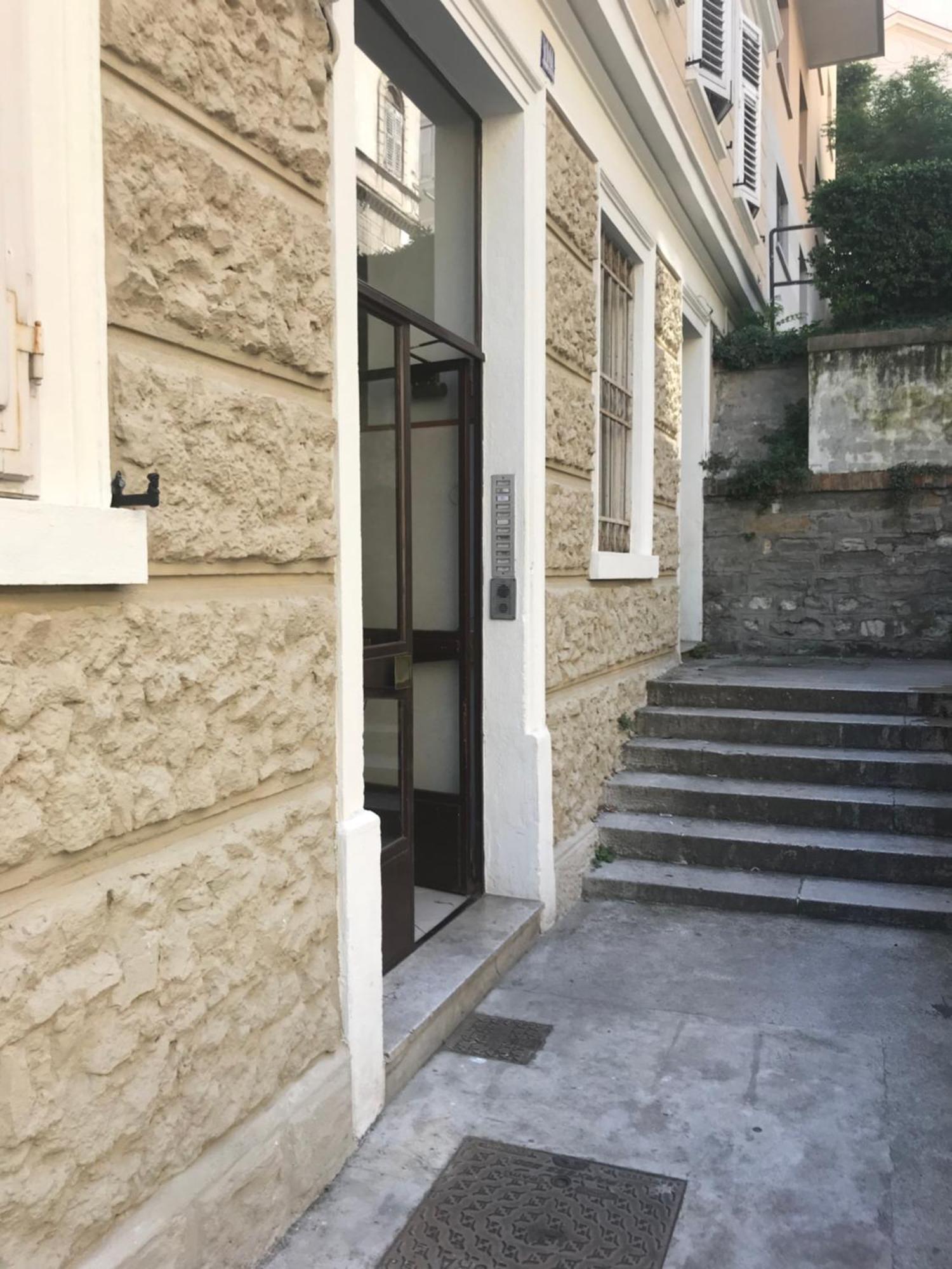 Alla Scalinata Del Teatro Rossetti Villa Trieste Exterior photo