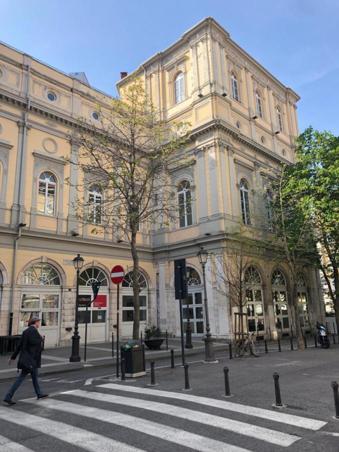 Alla Scalinata Del Teatro Rossetti Villa Trieste Exterior photo